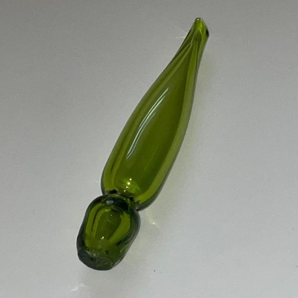 Olive Green glass decanter with flame stopper - Picture 11 of 17
